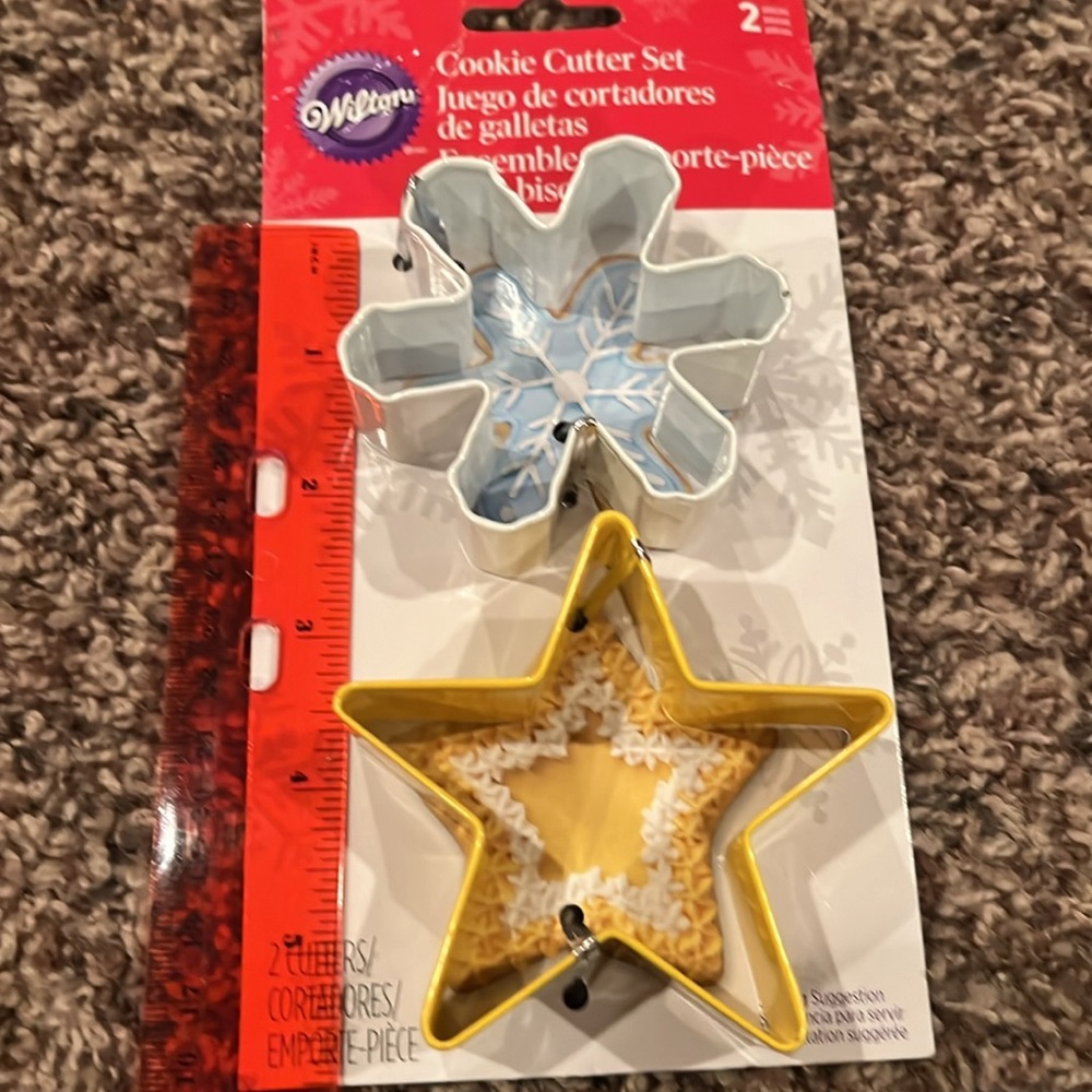 Wilton 3 new in pkg., cavity cookie pan, 6 mini & 2 large cookie cutters. - Picture 4 of 11